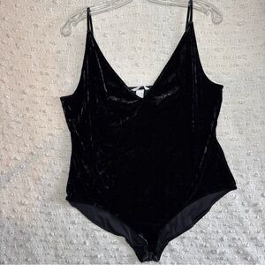 H&M XL Black Velvet Bodysuit one piece spaghetti strap V neck Goth Grunge